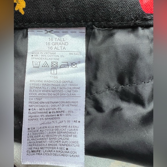 Old Navy Black Pixie Pants with Floral Accents Size 16 - Picture 6 of 6